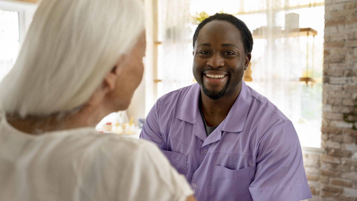Maintien à domicile à Poitiers : ce que les seniors doivent savoir sur les services à la personne